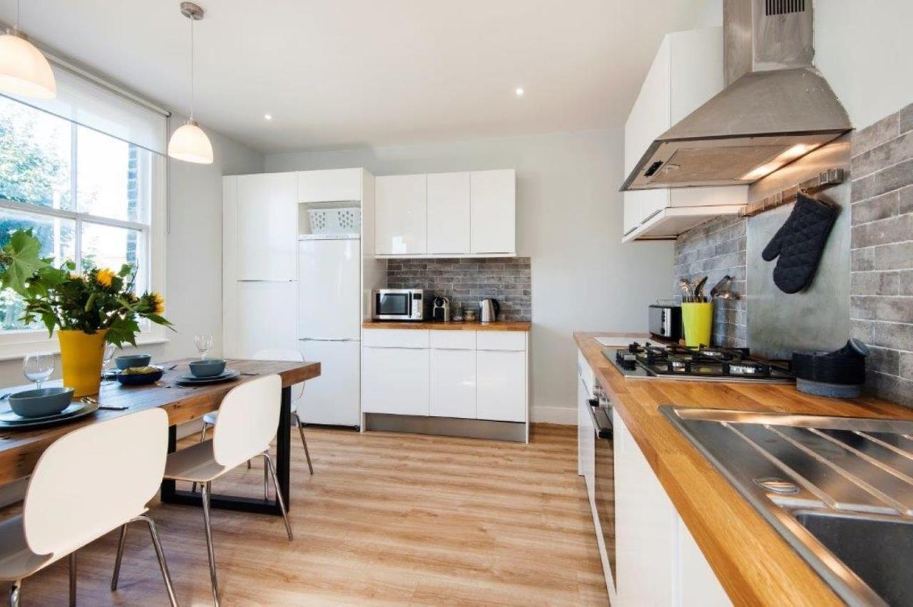 Modern Family Home In London Close To Amenities And Train Εξωτερικό φωτογραφία