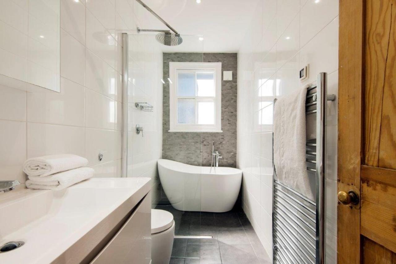 Modern Family Home In London Close To Amenities And Train Εξωτερικό φωτογραφία