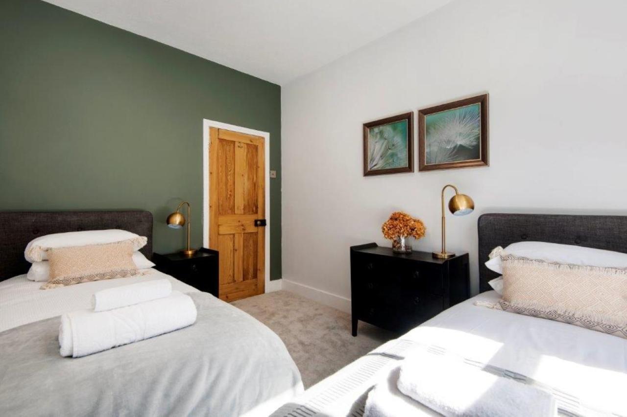 Modern Family Home In London Close To Amenities And Train Εξωτερικό φωτογραφία