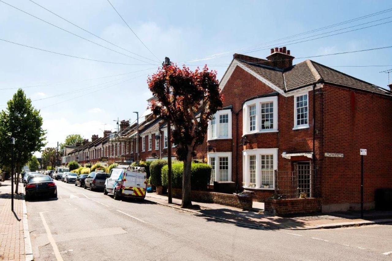 Modern Family Home In London Close To Amenities And Train Εξωτερικό φωτογραφία