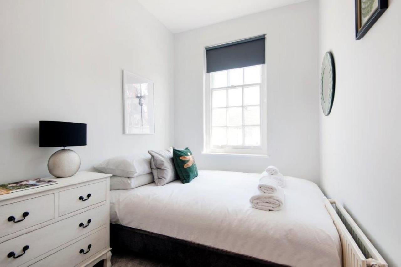 Modern Family Home In London Close To Amenities And Train Εξωτερικό φωτογραφία